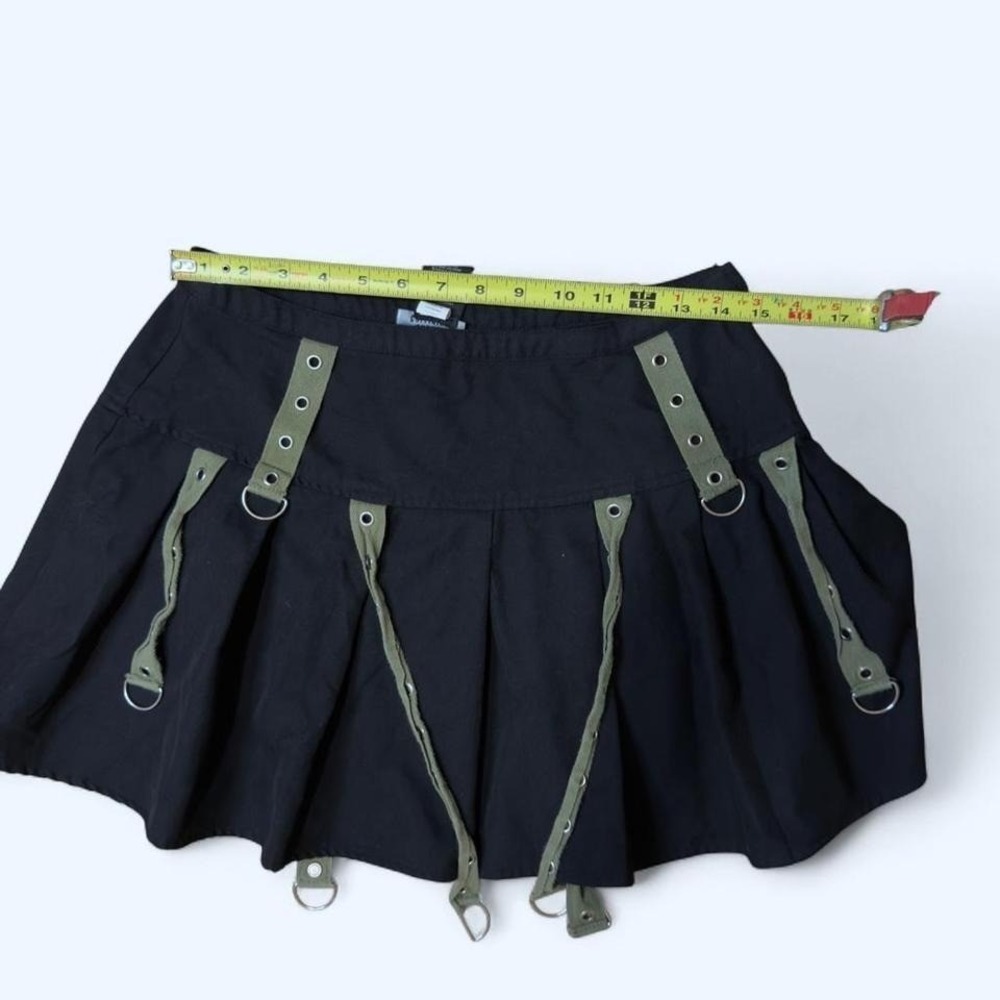 Social Collision‎ black pleated mall goth mini skirt with olive bondage straps - Picture 7 of 8